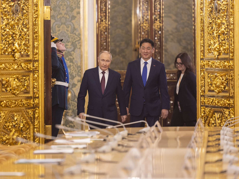 Монгол Улсын Ерөнхийлөгч У.Хүрэлсүх, ОХУ-ын Ерөнхийлөгч В.В.Путин нар албан ёсны уулзалт хийлээ
